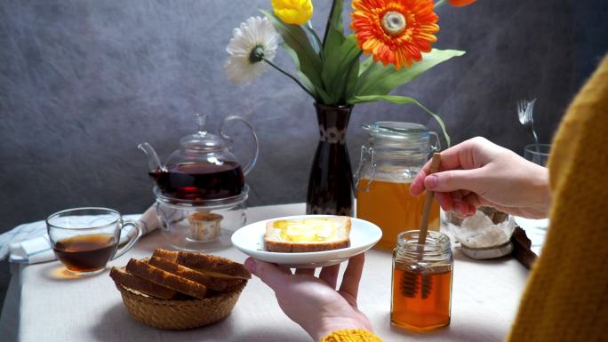 烤面包和蜂蜜甜品美味下午茶生活享受放松