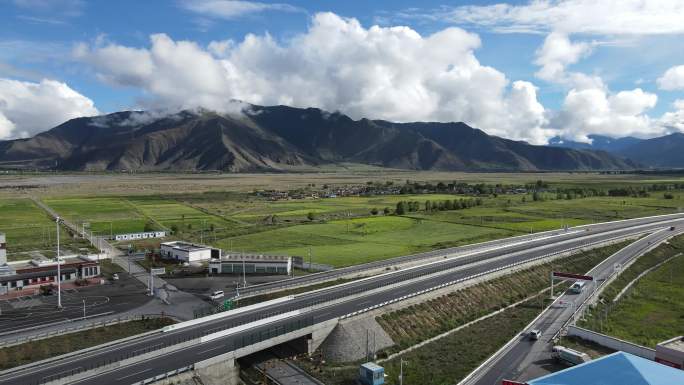 西藏高速公路绝美风景