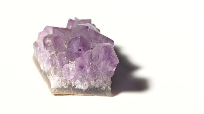 紫水晶簇矿物石旋转样品