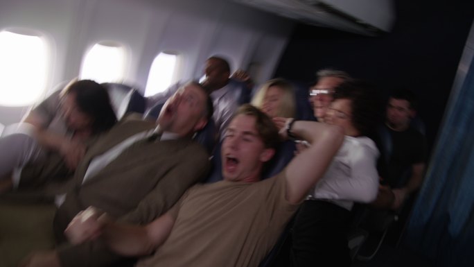 客机遭遇颠簸乘客恐慌