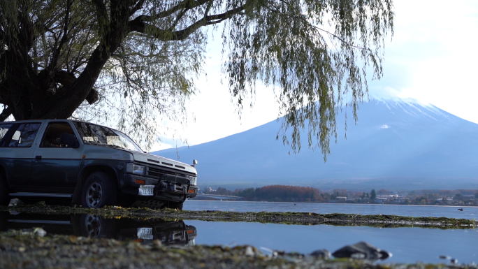 日本富士山下河口湖旁废弃的AE86