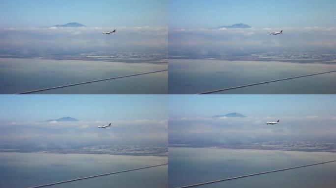 两架飞机正逼近旧金山机场降落