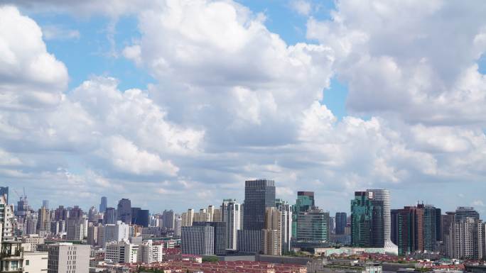 天空4K延时摄影上海市蓝天白云城市高楼群