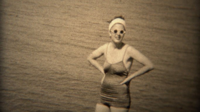 1938年：戴着白色圆太阳镜老式的妇女。