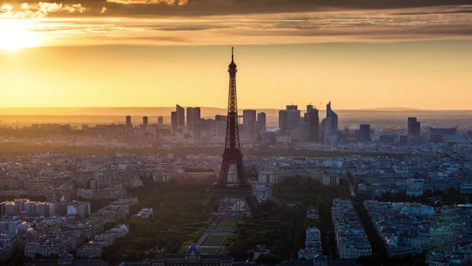 时间流逝：日落时的巴黎埃菲尔铁塔