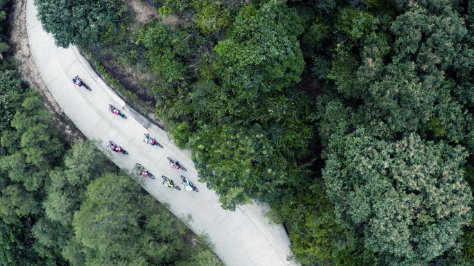 盘山公路户外骑行