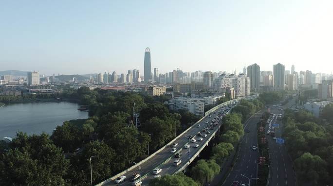 唯美大明湖护城河顺河高架航拍4k