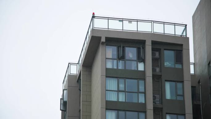 下雨天街道高架桥天空建筑楼房