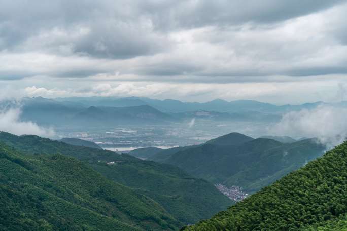 6k旅游景点杭州安顶山台风天云层涌动