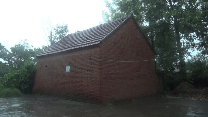 农村老房子红砖瓦房