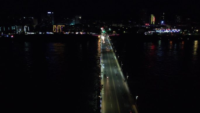 夜景航拍汉江大桥车辆