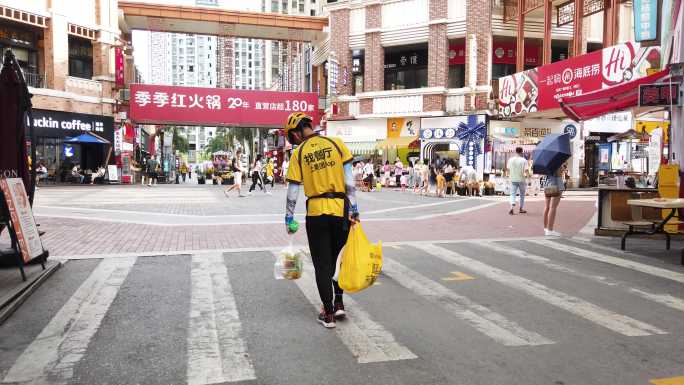 美团外卖员送餐