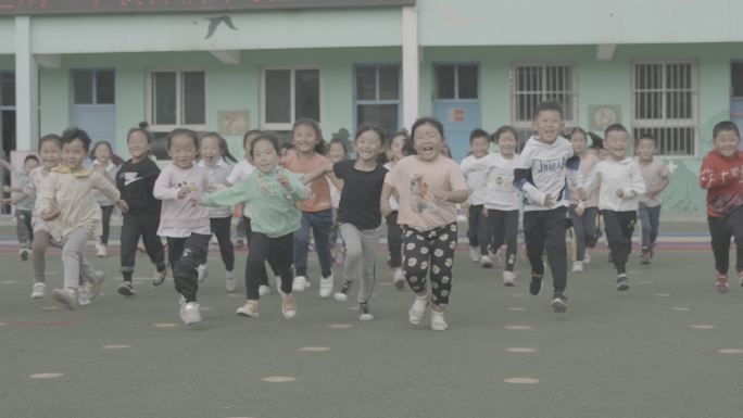 幼儿园孩子奔跑玩耍升格