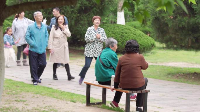 合肥城市闹市中的人文场景