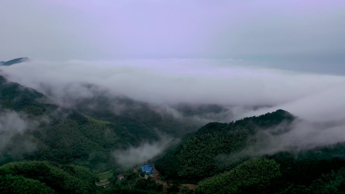 云海下的小山村
