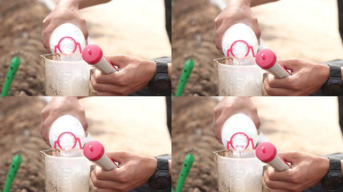 土壤检测化验将土壤在烧杯里加水搅拌