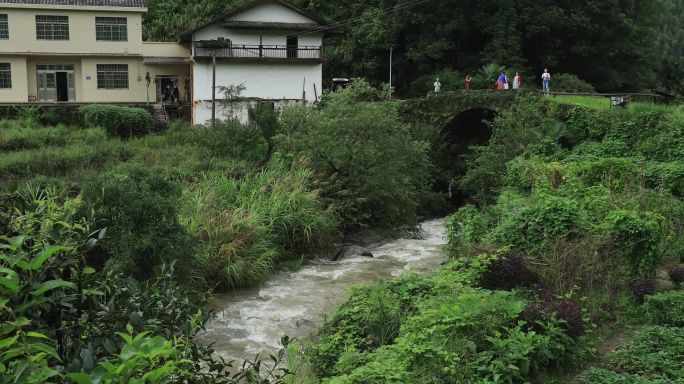 4K小河淌水古桥人家02