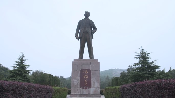 安庆市陈独秀纪念馆雕像全景特写
