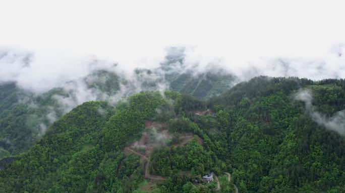 山区云雾缭绕仙境般  工地建设航拍