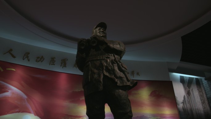 罗炳辉将军纪念馆雕像全景特写