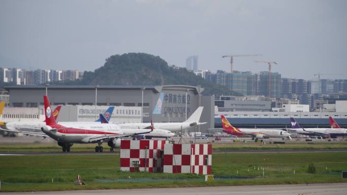 四川航空大飞机机场跑道滑行起飞全过程