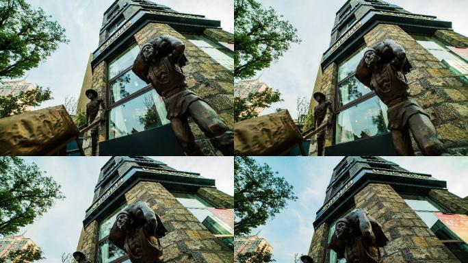 老城街头铜像延时摄影