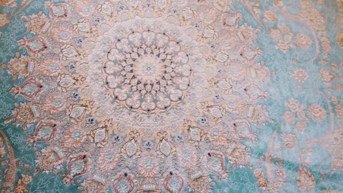 新疆喀什售卖的波斯地毯