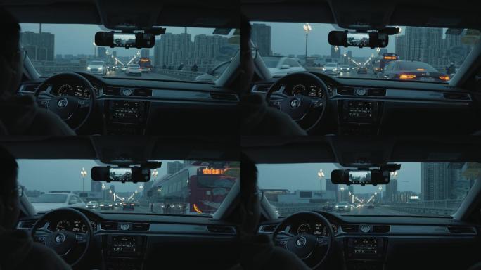 男子开车收听广播行驶在南京长江大桥上