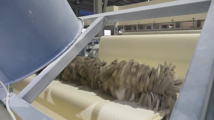 乳胶床垫生产线修剪