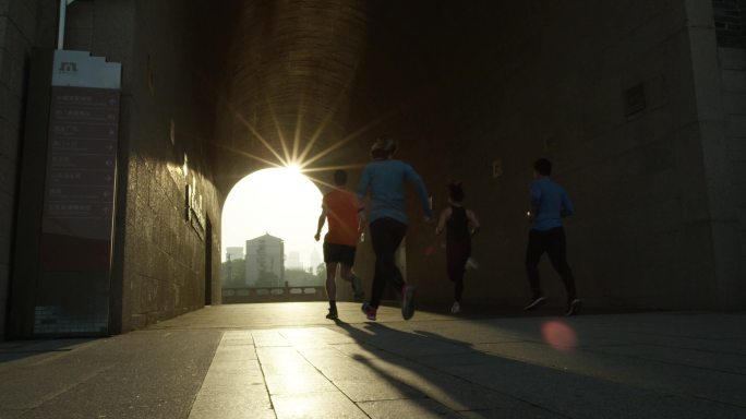 【原创】阳光中的晨跑 跑向希望