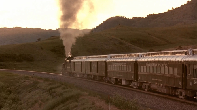 行驶中的老火车、蒸汽机火车素材