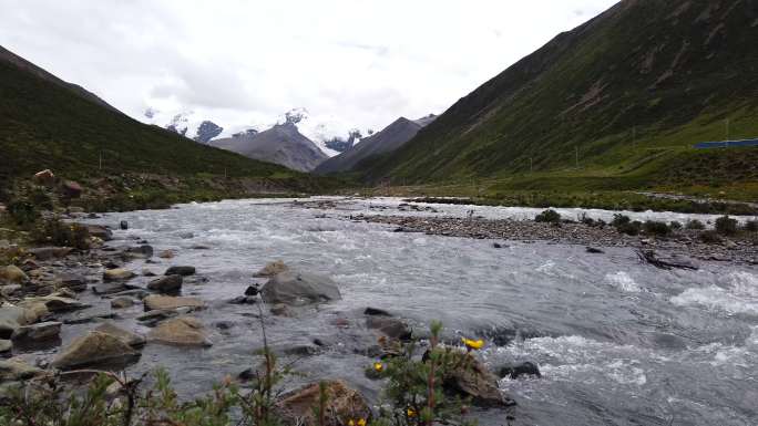 西藏前往萨普冰川（冰川溶水溪流）
