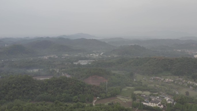 航拍四川农村云雾缭绕山村山清水秀