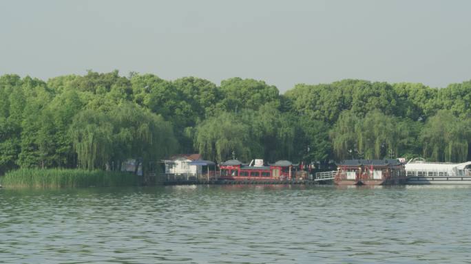 【原创】城市湖泊游船码头