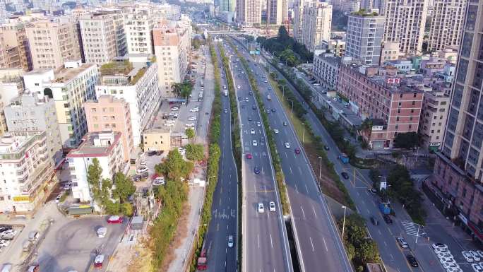 实拍广东深圳龙岗布龙路车流