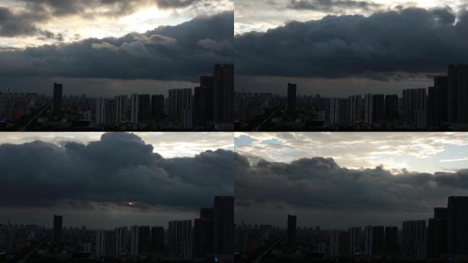 台风影响城市上空的乌云