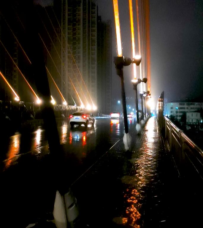 城市夜晚拉丝桥车流竖屏视频