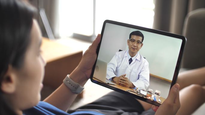 数字平板电脑上的医生视频会议