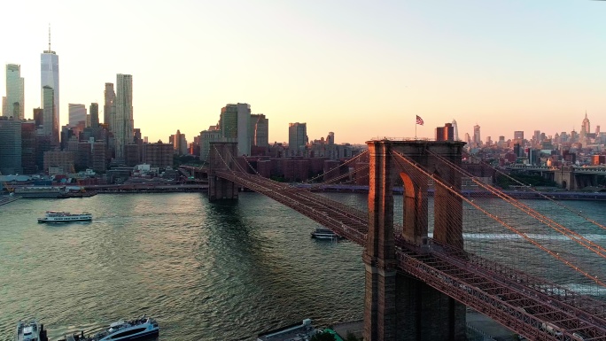 日落时分，俯瞰大桥。