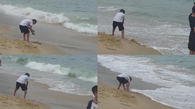 海边小孩玩沙
