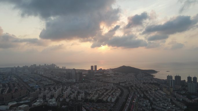 4k无人机航拍夕阳下的城市