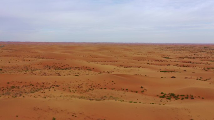 腾格里沙漠航拍直线
