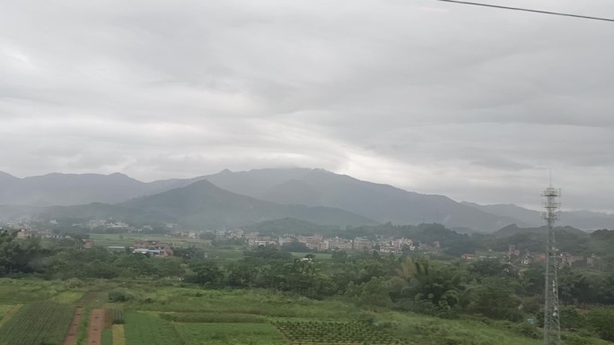 高铁窗外阴天风景铁路广西