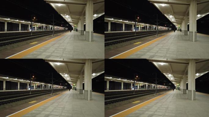 孤独高铁站台