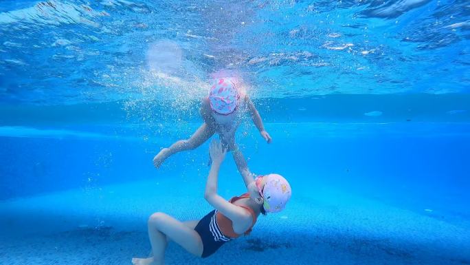 水之舞泳往直前  小女孩早教游泳训练欢