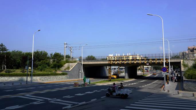 4K城市街道路口铁路人行道延时