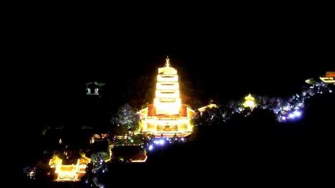 航拍太原太山龙泉寺夜景滑动变焦4K