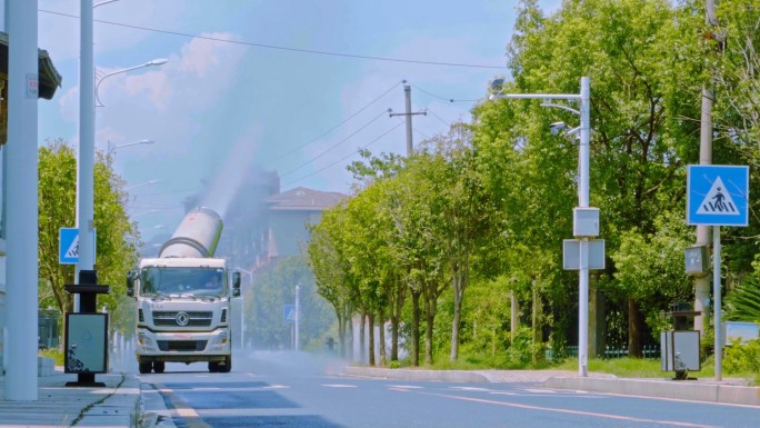 洒水车、喷雾车、环卫工人