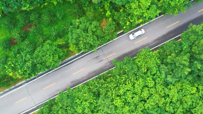 自驾游公路汽车