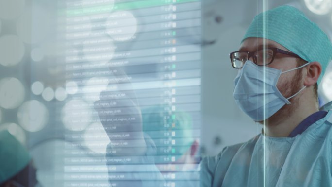 外科医生在手术过程中使用透明增强现实屏幕查看和滑动脑部扫描